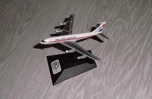 A Boeing 707-138B with L�NEAS A�REAS PARAGUAYAS (LAP) colors).